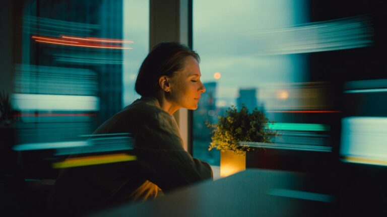 Illustration of attention bias redirecting focus to relieve stress in minutes